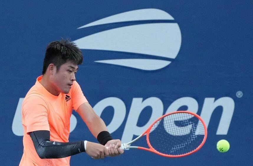 将球拨出篮 将球拨出篮