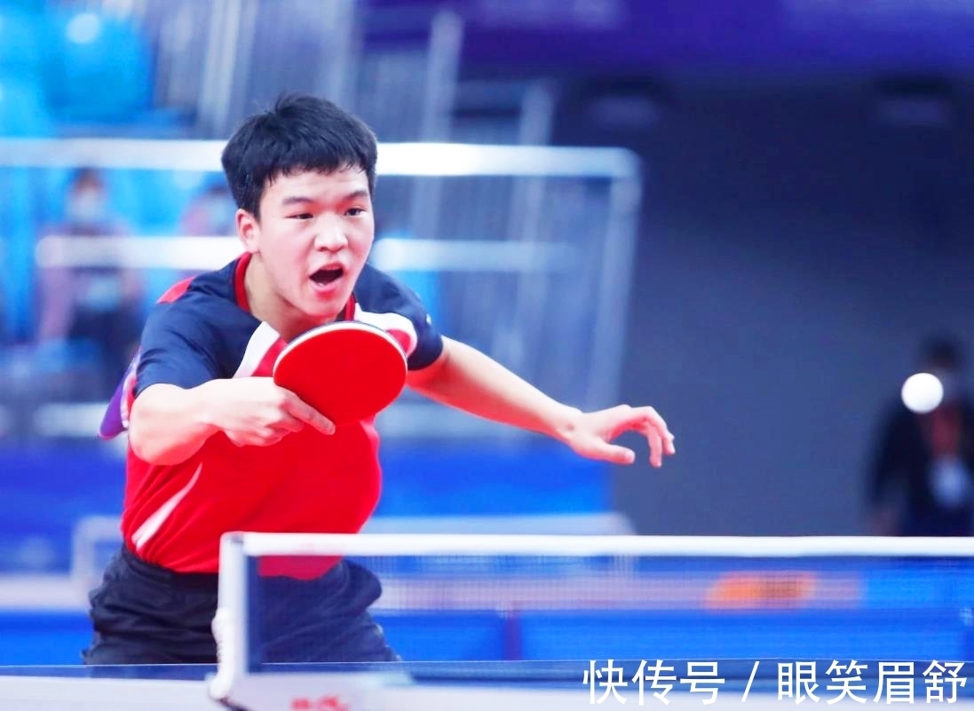 吉在赛后采 吉在赛后采