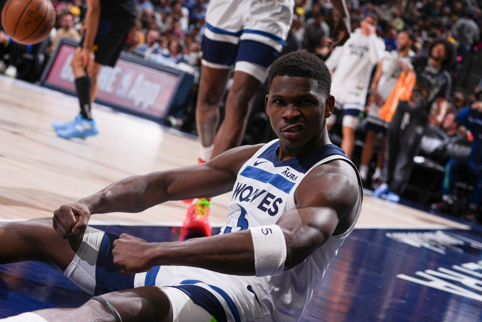 他先用肩部 他先用肩部